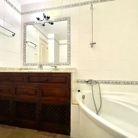 Apartment Ap1 With Pool, Great View, Nearby Beach Y Free Wifi In All Common Areas